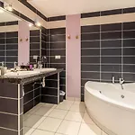 Le Domaine De Rose Lourdes